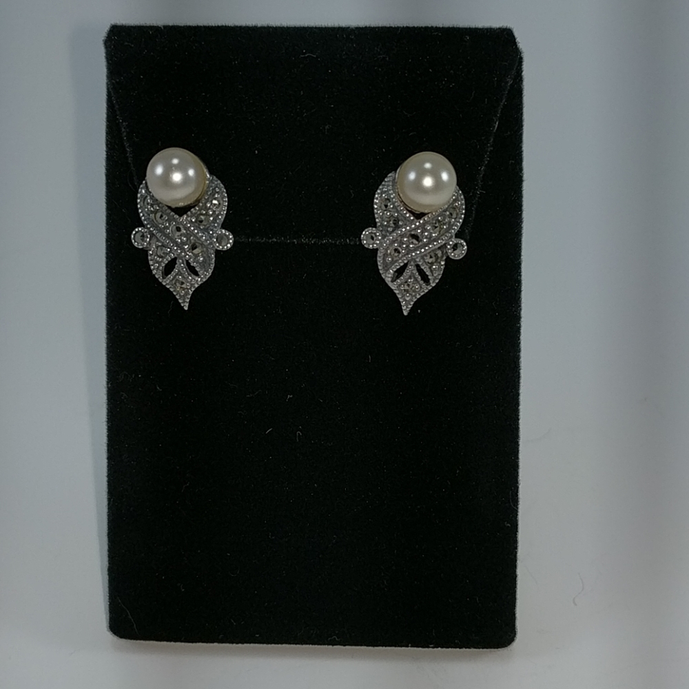 🇨🇦 1997 Marcasite Sterling Glass Pearl